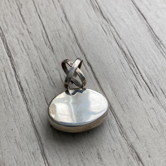 Sterling and onyx pendant - Picture 3 of 8